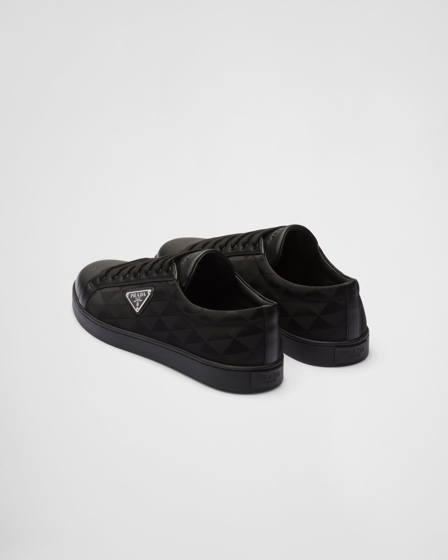 Sneaker aus Leder und Re-Nylon
